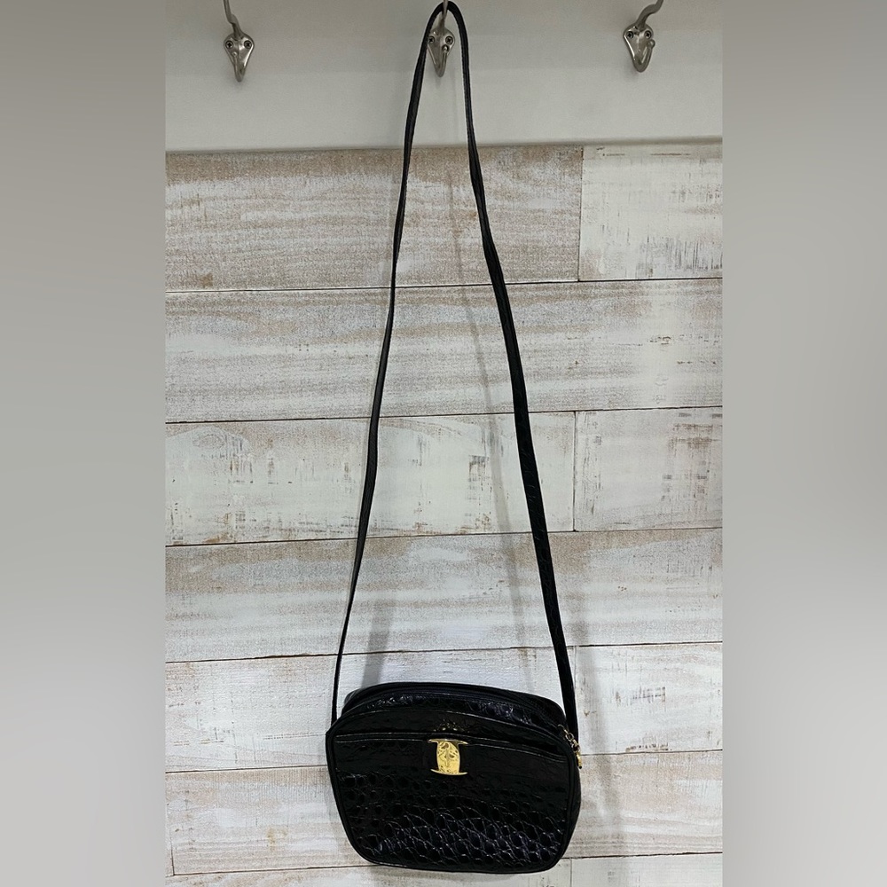 EUC Ferragamo leather crossbody/shoulder purse.
